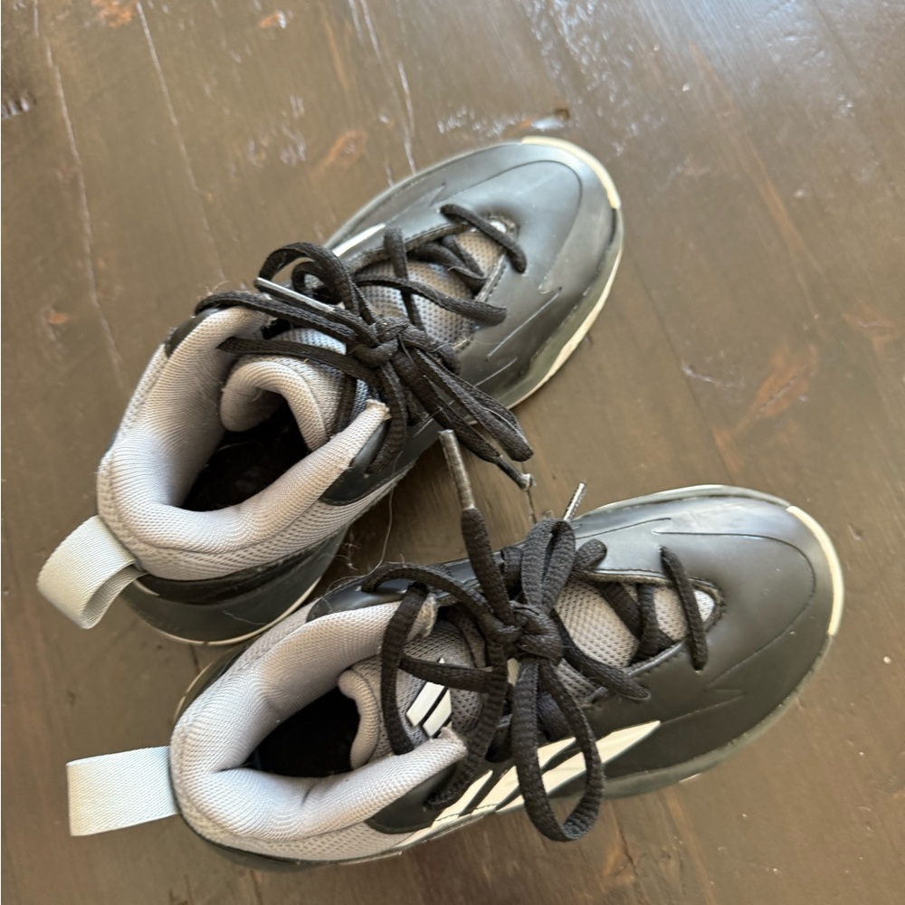 Adidas Black and White basketball shoes 12.5 - Picture 2 of 6